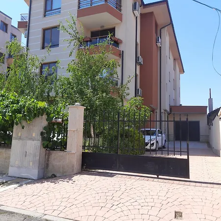 на море в сарафово Apartment *